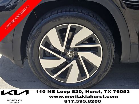 Used 2025 Volkswagen Atlas SE FWD image 17