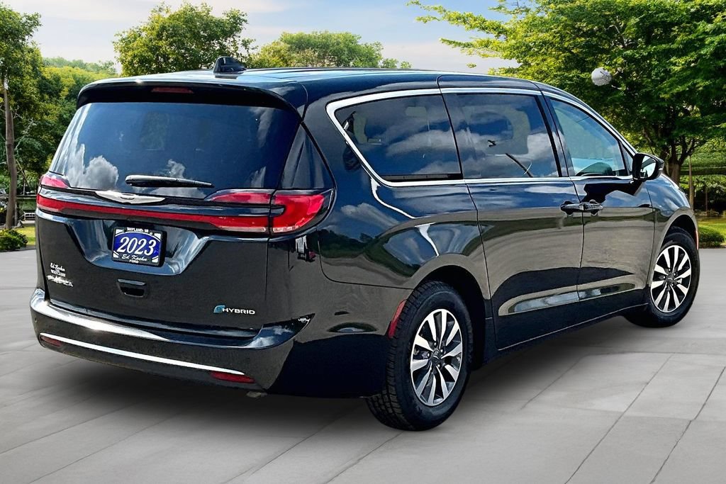 Used 2023 Chrysler Pacifica Touring-L FWD image 13