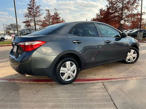 Used 2015 Toyota Corolla LE image 6