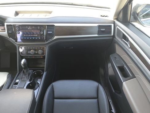 Used 2023 Volkswagen Atlas SE w/ Panoramic Sunroof Package FWD image 16