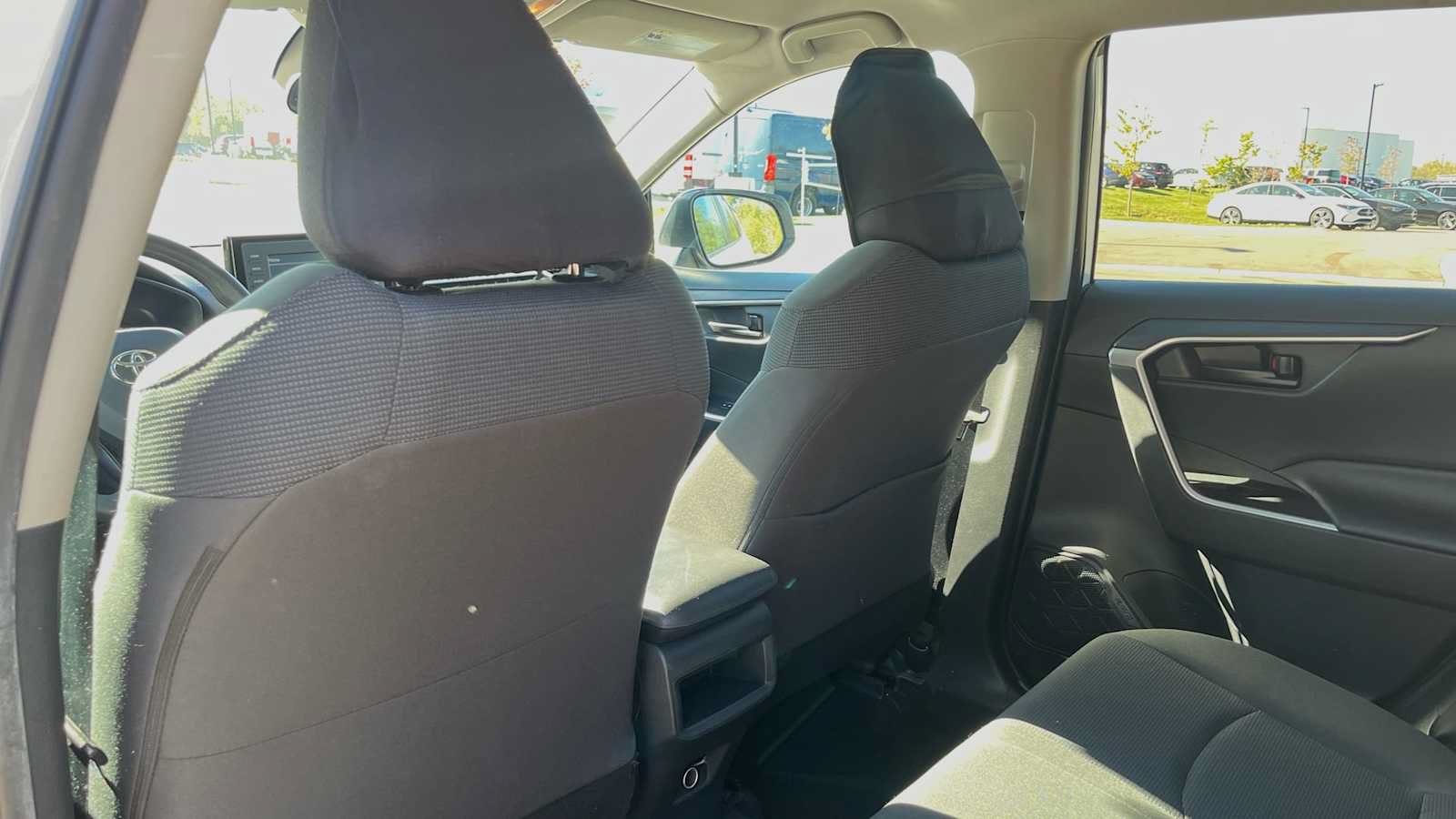 Used 2019 Toyota RAV4 LE FWD image 31