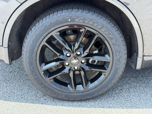 Used 2024 Dodge Durango GT RWD image 17