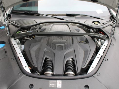 Certified 2025 Porsche Panamera 4 image 27