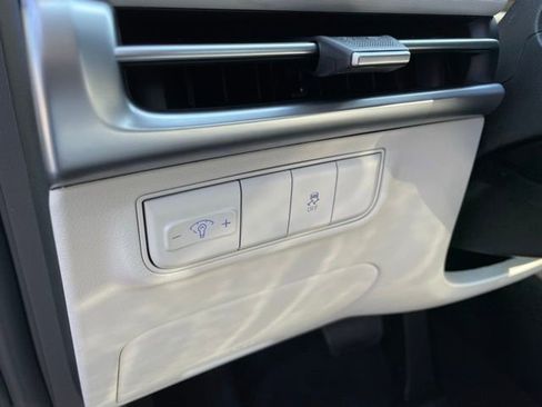 New 2025 Hyundai Tucson SE image 10