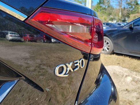 Used 2019 INFINITI QX30 image 16