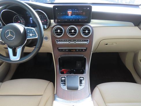 Used 2020 Mercedes-Benz GLC 300 4MATIC image 7