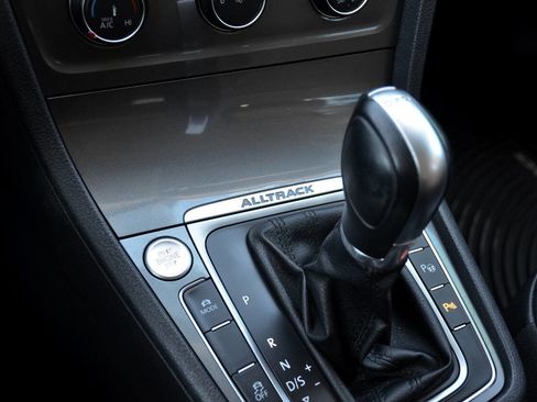 Used 2017 Volkswagen Golf Alltrack SE image 21