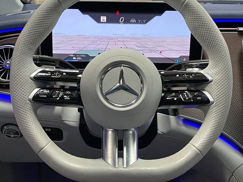 Used 2023 Mercedes-Benz EQE 500 4MATIC Sedan image 31