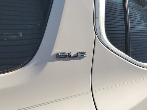 Used 2023 GMC Acadia SLE AWD/4WD image 8