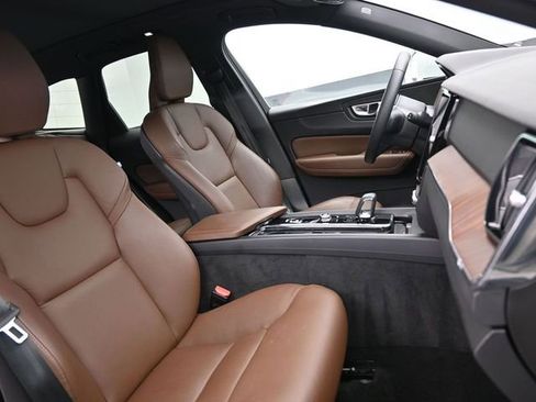 Used 2023 Volvo XC60 B5 Plus w/ Protection Package Premier image 34