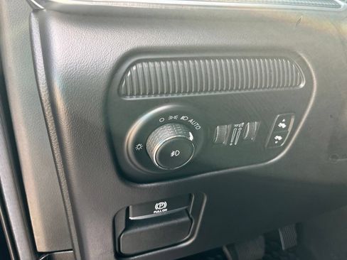 Used 2022 Jeep Grand Wagoneer Series II AWD/4WD image 15
