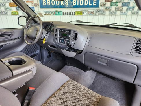 Used 2004 Ford F150 XLT image 2