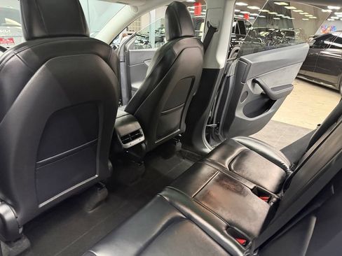 Used 2021 Tesla Model Y Long Range AWD/4WD image 38
