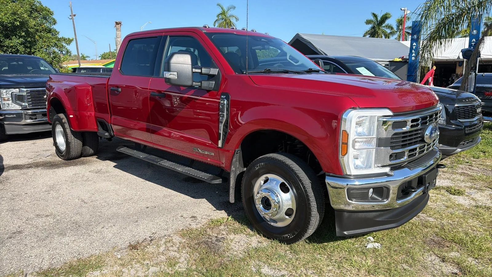Used 2024 Ford F350 XLT AWD/4WD image 3