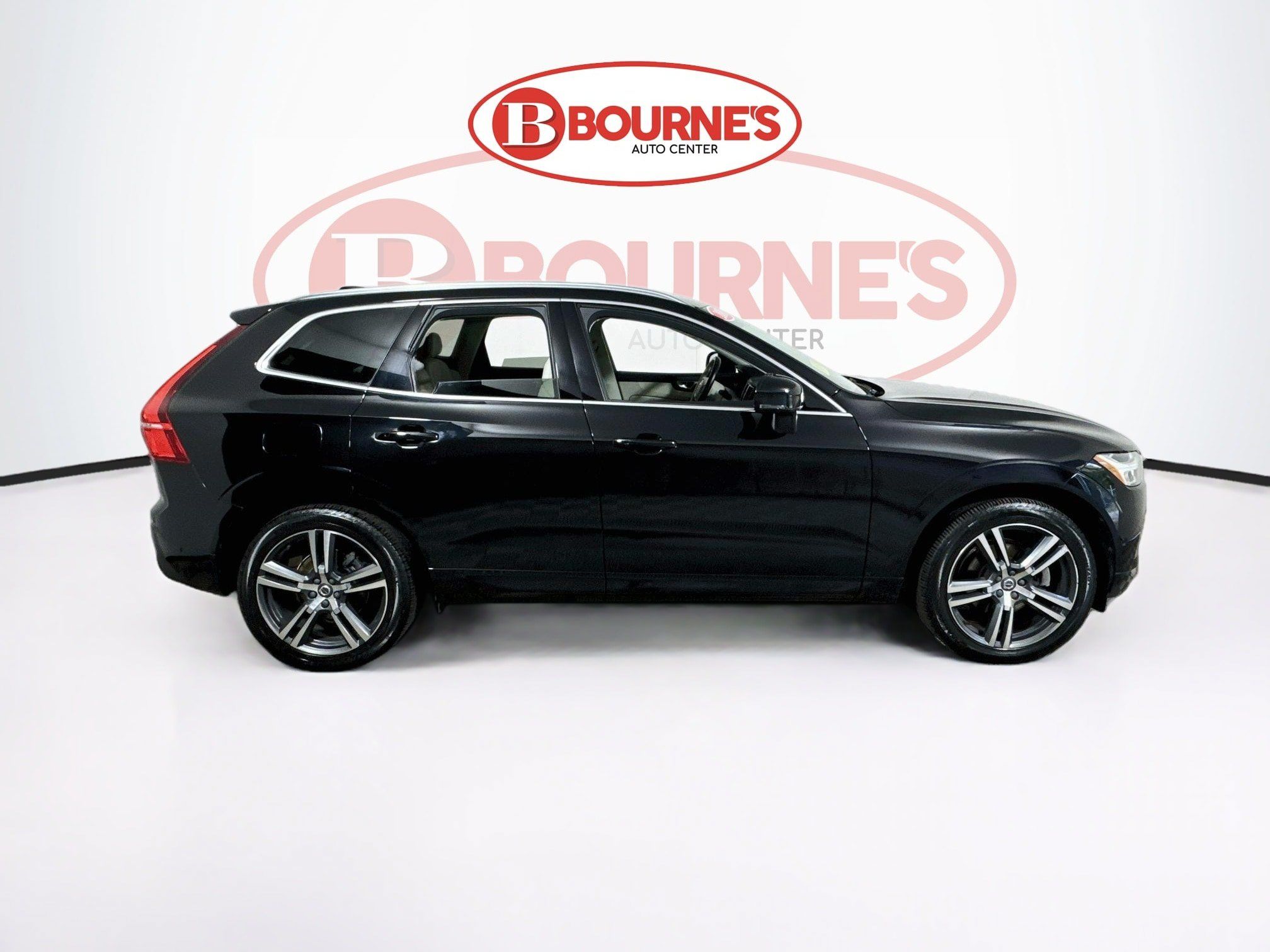 Used 2019 Volvo XC60 T5 Momentum w/ Multimedia Package AWD/4WD image 12