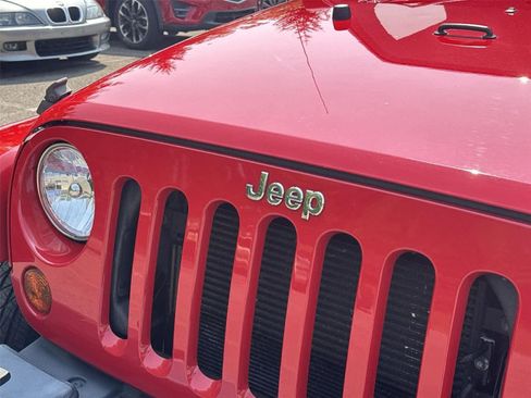 Used 2012 Jeep Wrangler Unlimited Sahara w/ Connectivity Group AWD/4WD image 10