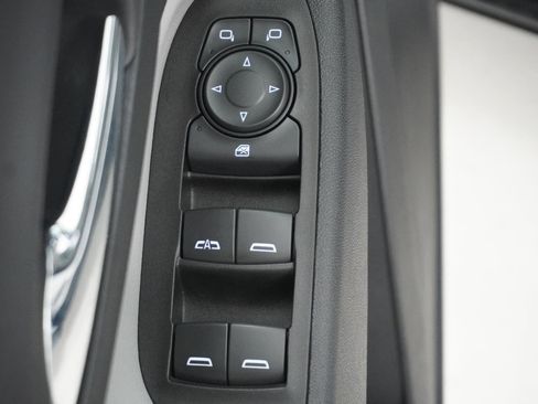 Used 2023 Chevrolet Equinox LS w/ LS Convenience Package image 2