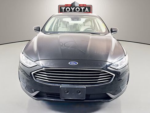 Used 2020 Ford Fusion SE image 2