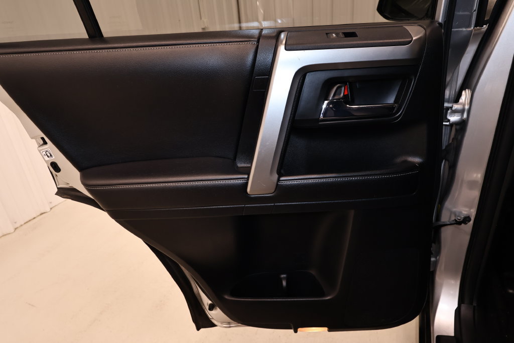 Used 2016 Toyota 4Runner SR5 AWD/4WD image 14