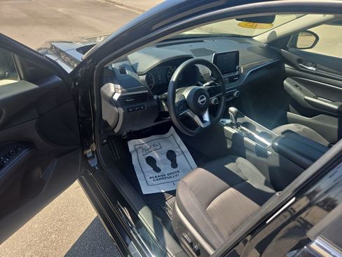 Used 2025 Nissan Altima 2.5 SV image 15