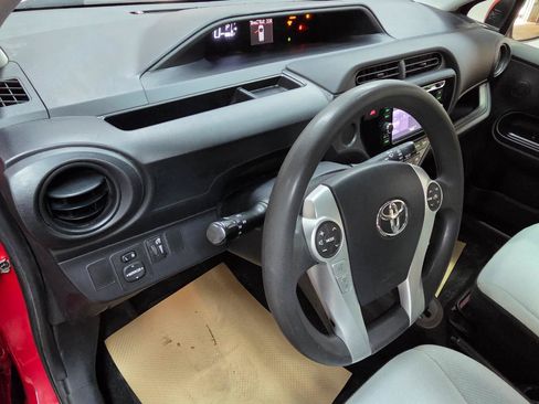 Used 2015 Toyota Prius C One FWD image 17