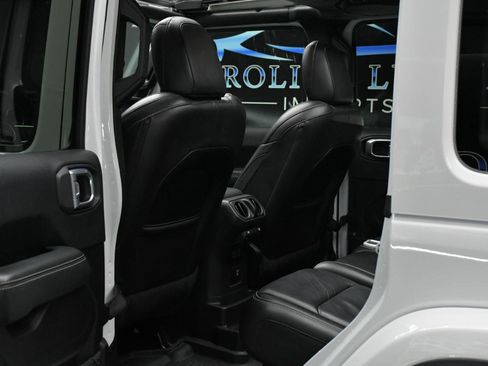 Used 2018 Jeep Wrangler Unlimited Sahara image 33