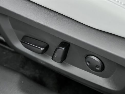 New 2025 Mitsubishi Outlander SE image 18