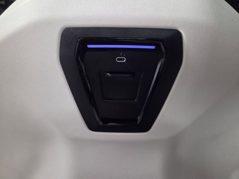 Used 2025 BMW 530i w/ Premium Package RWD image 28