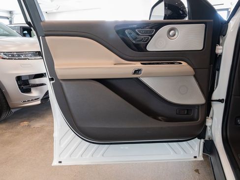 Used 2023 Lincoln Aviator Reserve w/ Equipment Group 201A image 16