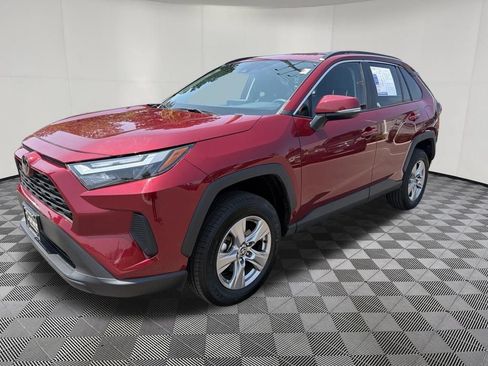 Used 2025 Toyota RAV4 XLE AWD/4WD image 3