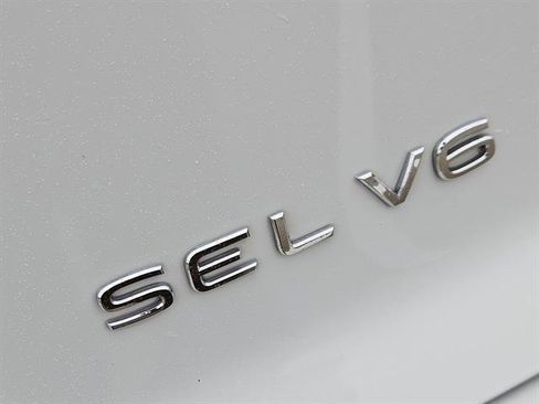 Used 2022 Volkswagen Atlas Cross Sport SEL R-Line image 9