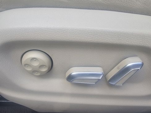 Used 2016 Audi Q5 2.0T Premium Plus w/ Technology Package image 18