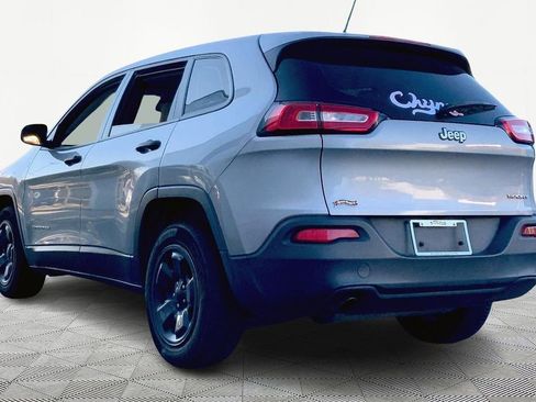 Used 2017 Jeep Cherokee Sport image 4