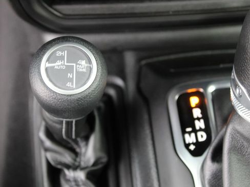 Used 2025 Jeep Wrangler Unlimited Sahara image 19