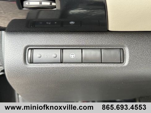 Used 2024 Nissan Pathfinder SV FWD image 27