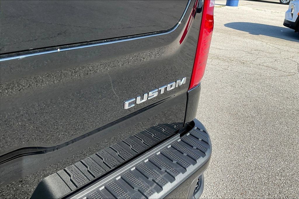 Used 2024 Chevrolet Silverado 1500 Custom Trail Boss AWD/4WD image 28