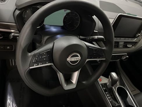 Used 2024 Nissan Altima 2.5 SV image 18