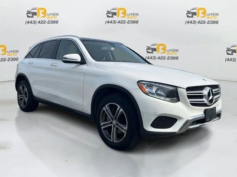 Used 2017 Mercedes-Benz GLC 300 4MATIC image 3