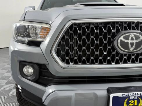 Used 2018 Toyota Tacoma TRD Sport AWD/4WD image 4