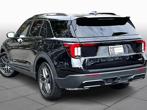 Used 2025 Ford Explorer ST-Line w/ ST-Line Street Pack image 11