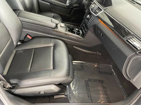 Used 2010 Mercedes-Benz E 350 E 350 Luxury 4MATIC AWD 4dr Se image 29