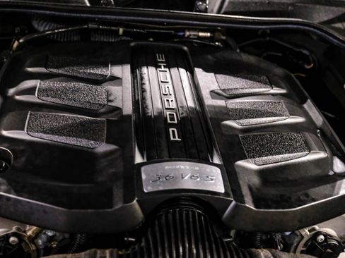 Used 2018 Porsche Cayenne S image 53