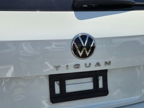 Used 2022 Volkswagen Tiguan SE R-Line FWD image 11