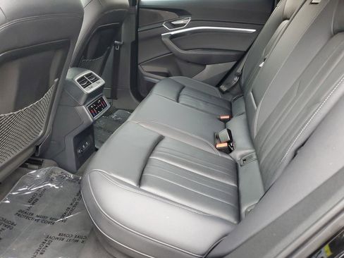 Used 2024 Audi Q8 e-tron Premium Plus w/ Premium Plus Package image 15