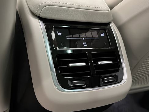 New 2026 Volvo XC60 B5 Ultra w/ Climate Package image 28