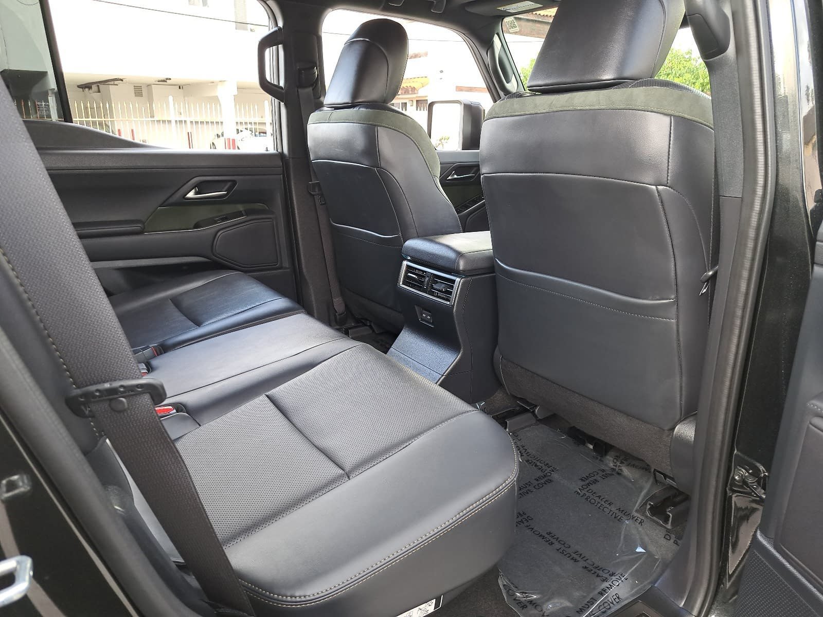 Used 2025 Lexus GX 550 w/ Accessory Package (32) AWD/4WD image 11