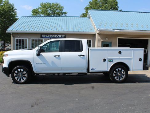 Used 2025 Chevrolet Silverado 2500 Custom w/ Custom Value Package AWD/4WD image 2