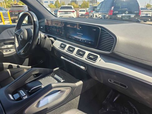 Used 2025 Mercedes-Benz GLS 450 4MATIC image 11