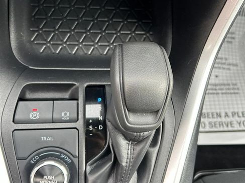 Used 2025 Toyota RAV4 XLE AWD/4WD image 29