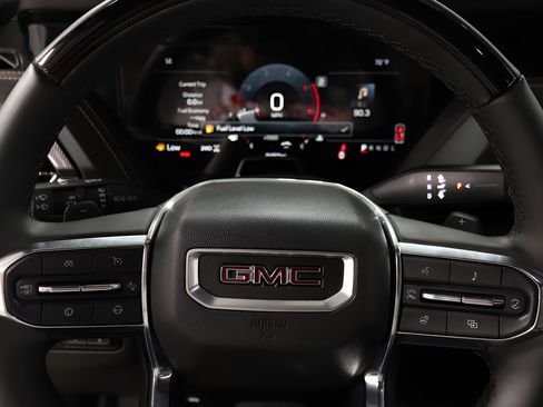Used 2025 GMC Yukon XL Elevation w/ Elevation Premium Package AWD/4WD image 13